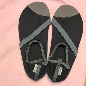 Fitkicks size large 8-9